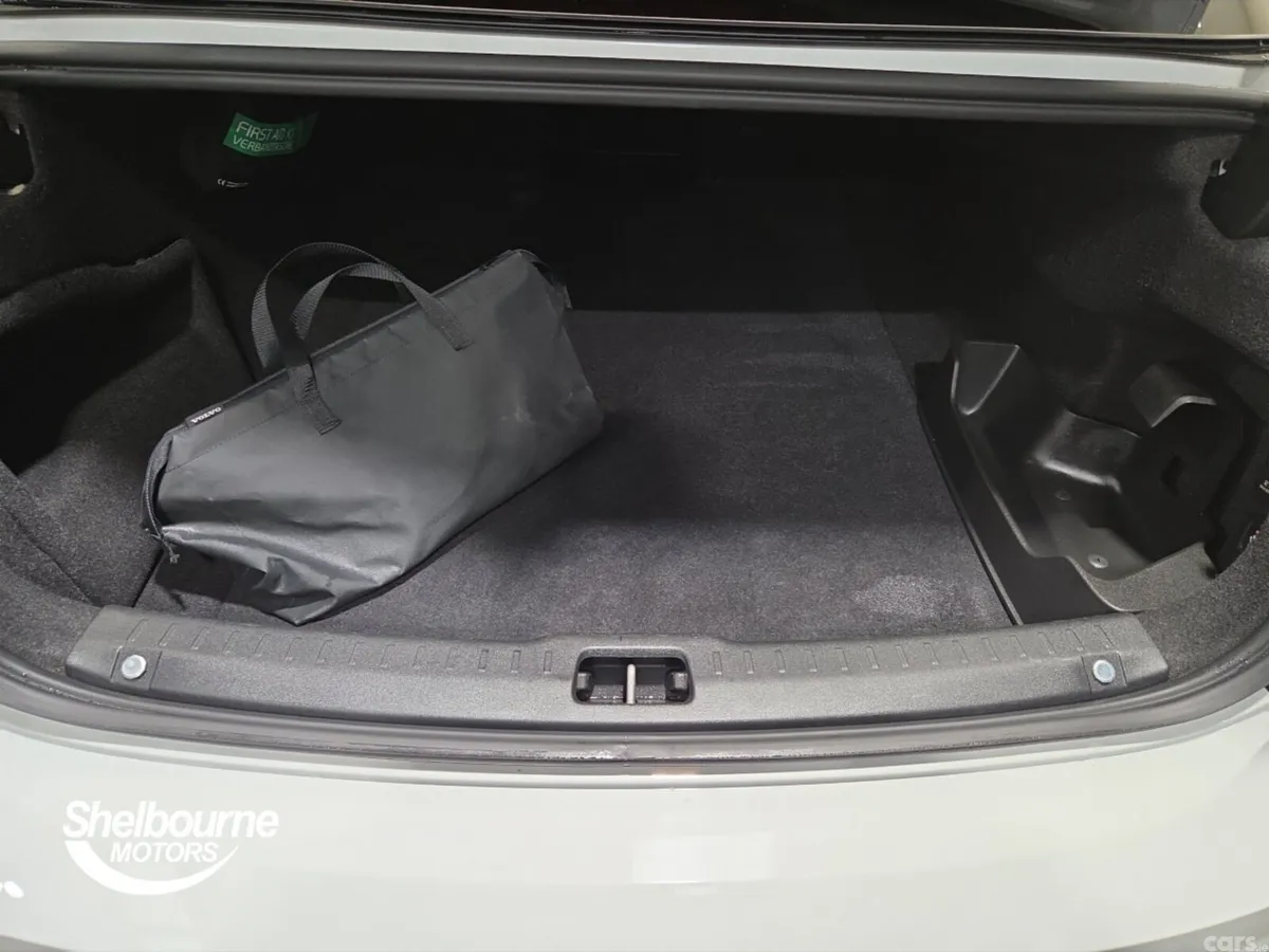 Volvo S90 Saloon, Petrol Hybrid, 2021, White
