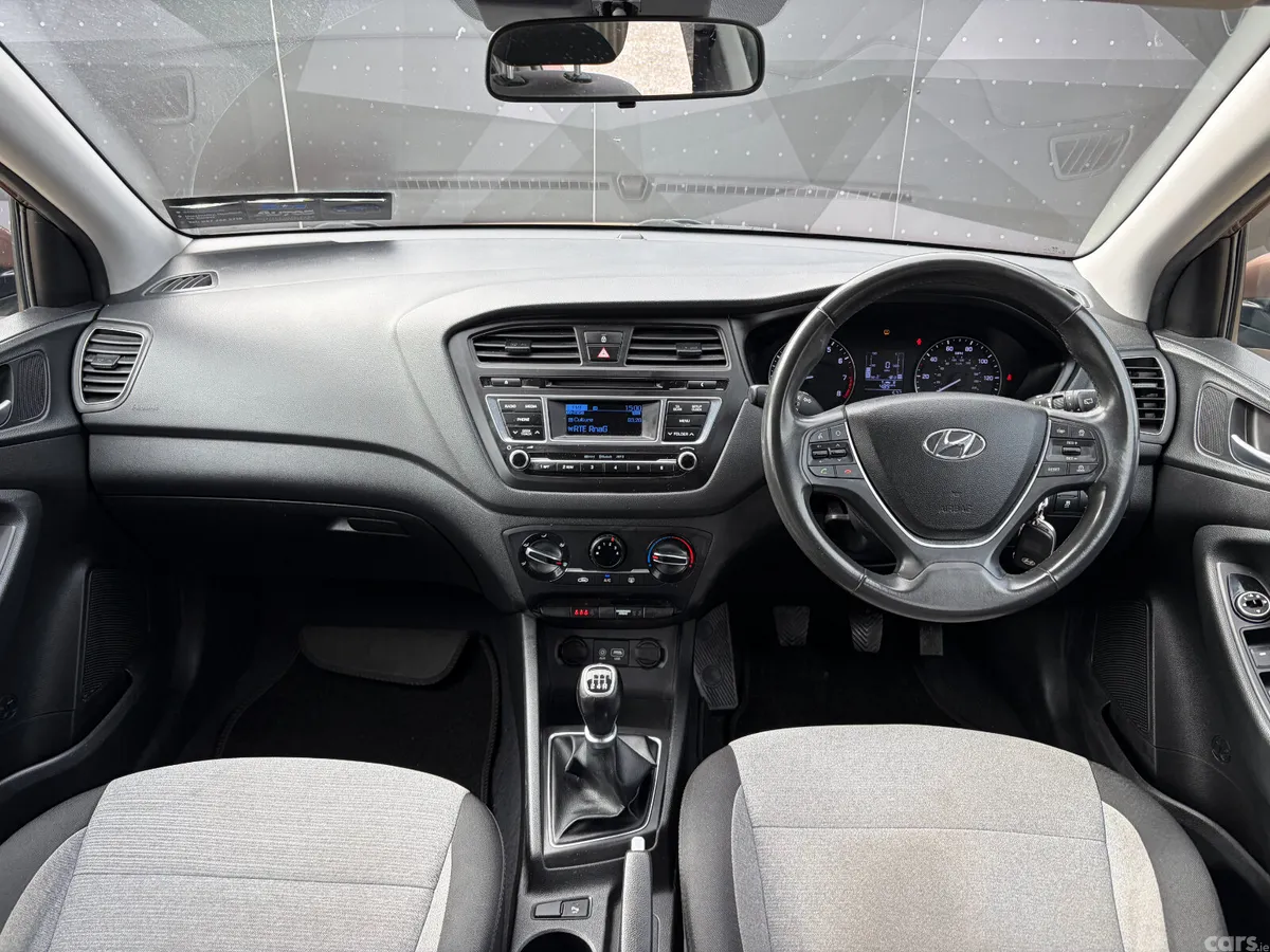 Hyundai i20 Hatchback, Petrol, 2016, Brown