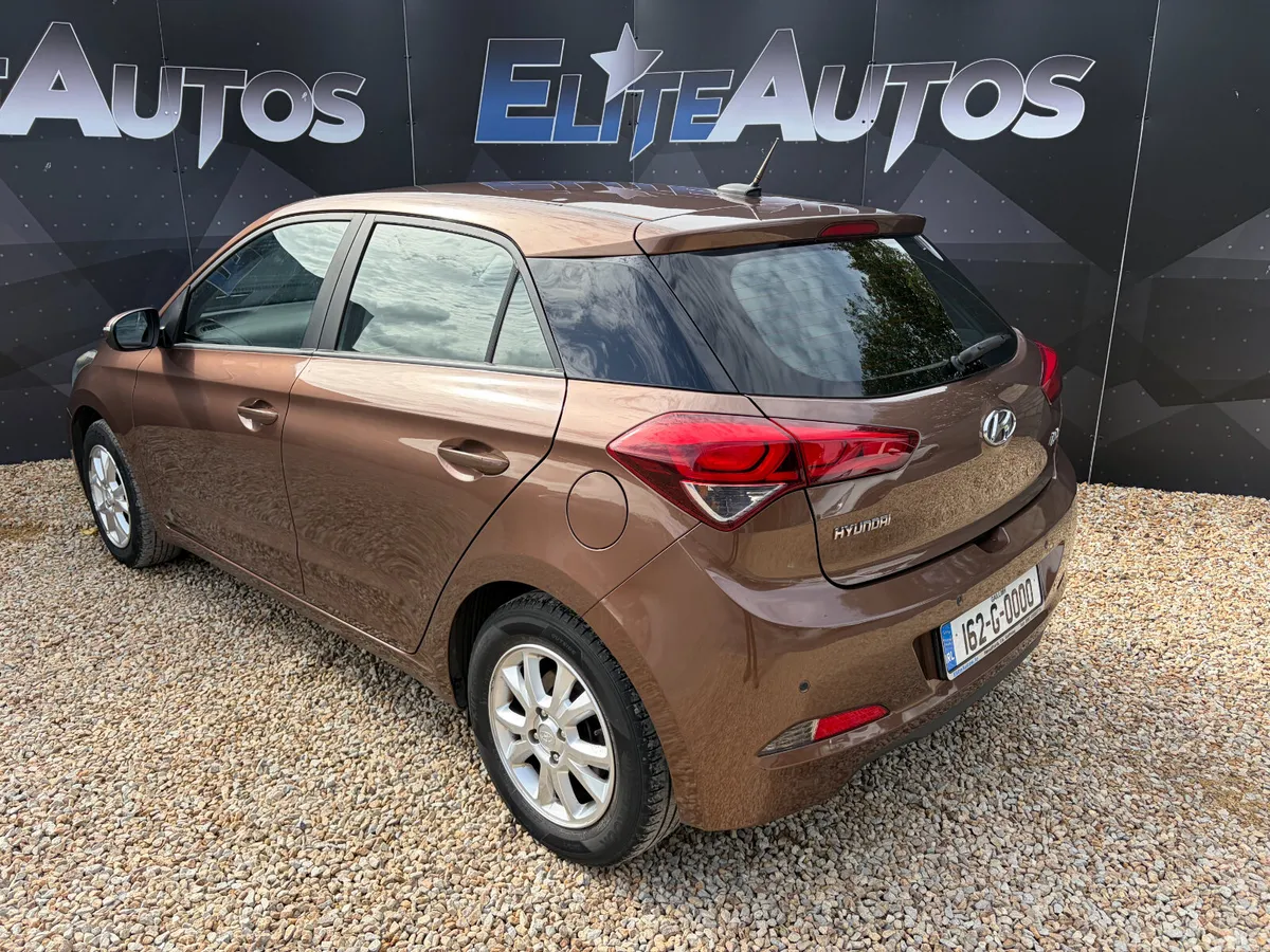 Hyundai i20 Hatchback, Petrol, 2016, Brown