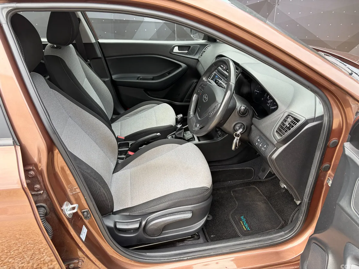 Hyundai i20 Hatchback, Petrol, 2016, Brown