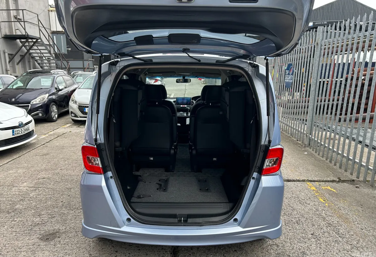 Honda Freed MPV, Petrol Hybrid, 2016, Blue