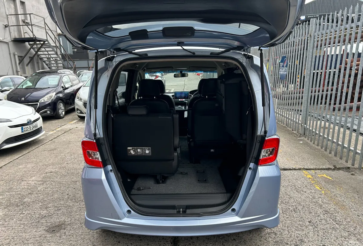 Honda Freed MPV, Petrol Hybrid, 2016, Blue