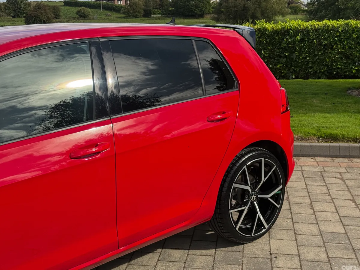 Volkswagen Golf Hatchback, Petrol, 2015, Red