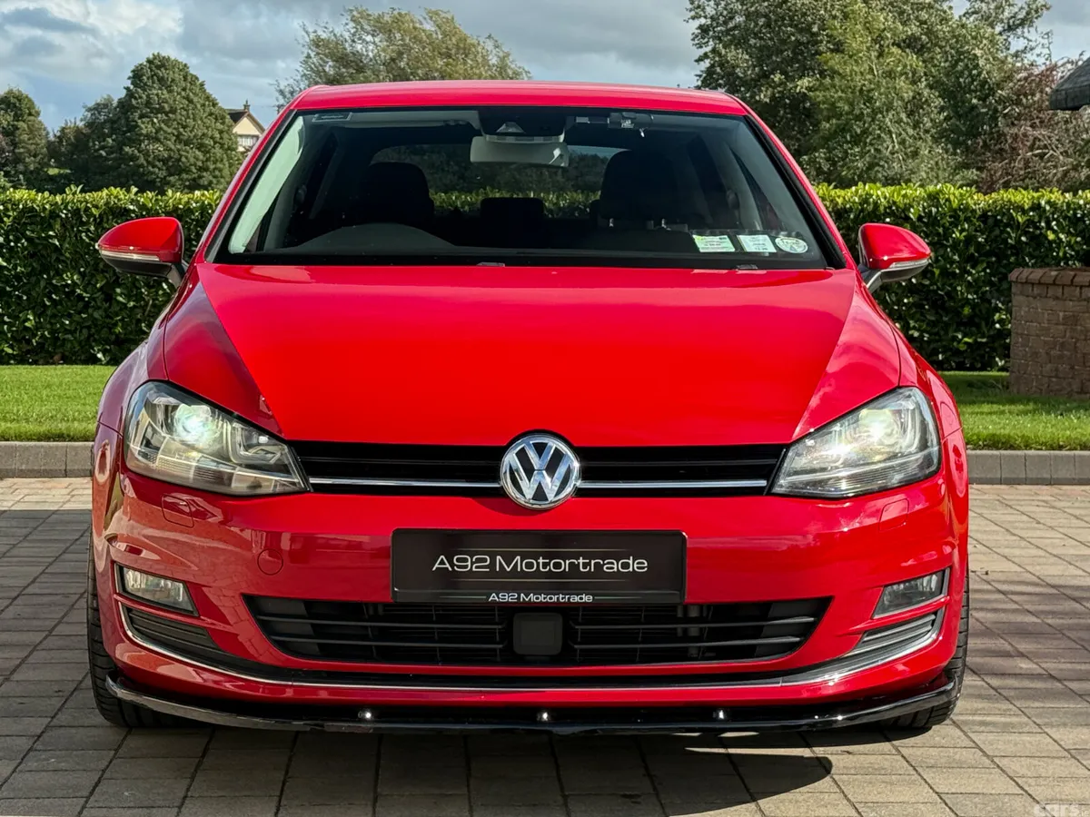 Volkswagen Golf Hatchback, Petrol, 2015, Red