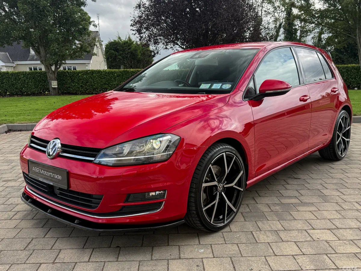 Volkswagen Golf Hatchback, Petrol, 2015, Red