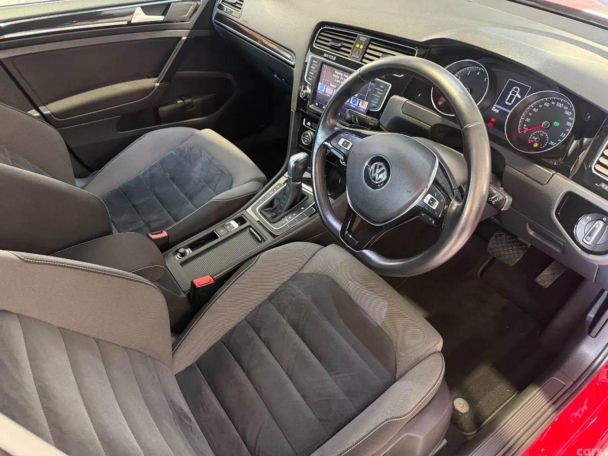 Volkswagen Golf Hatchback, Petrol, 2015, Red