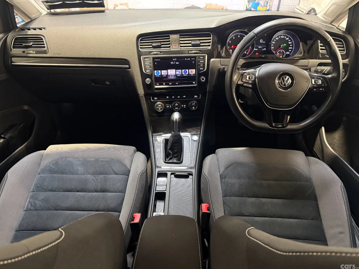 Volkswagen Golf Hatchback, Petrol, 2015, Red