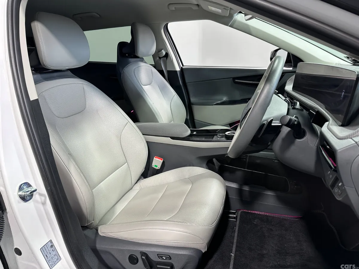 Kia EV6 MPV, Electric, 2026, White