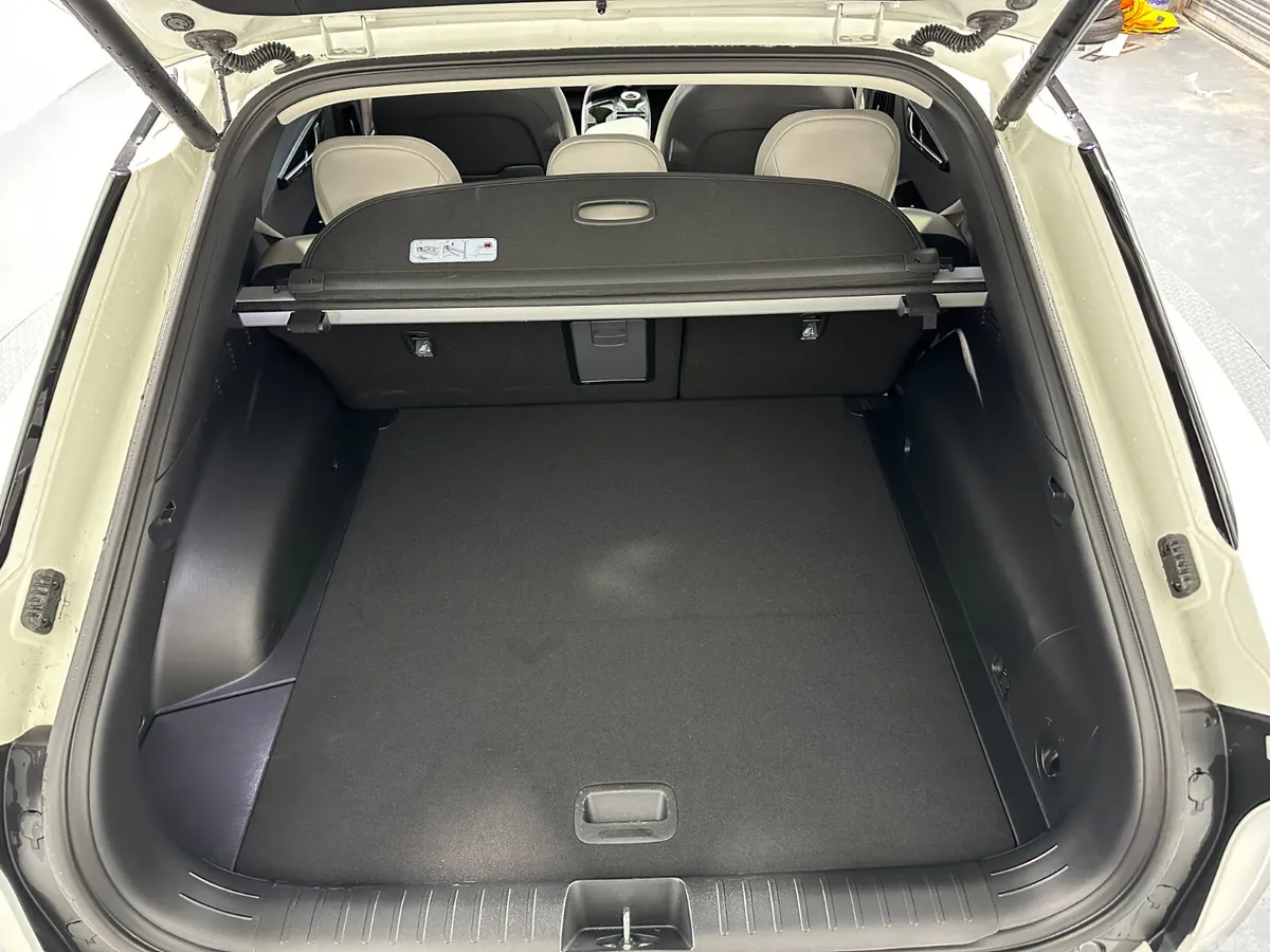 Kia EV6 MPV, Electric, 2026, White