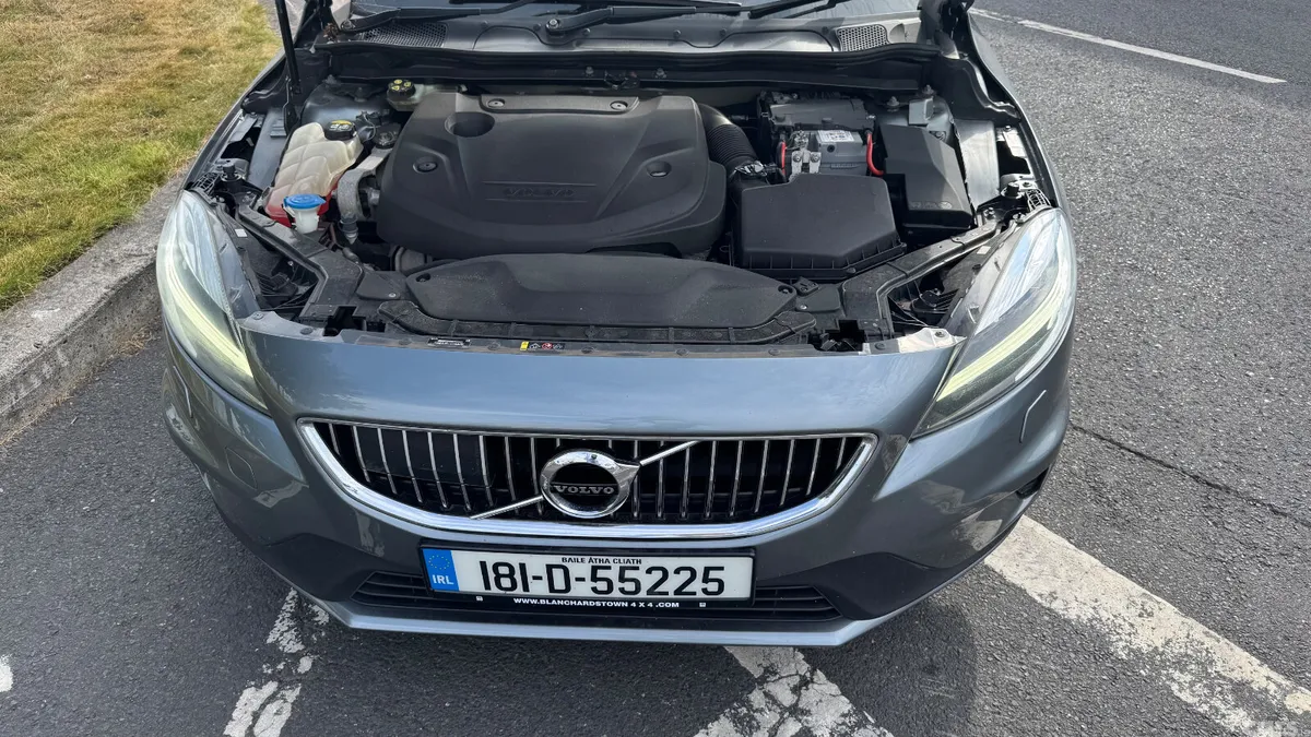 Volvo V40 Hatchback, Diesel, 2018, Grey