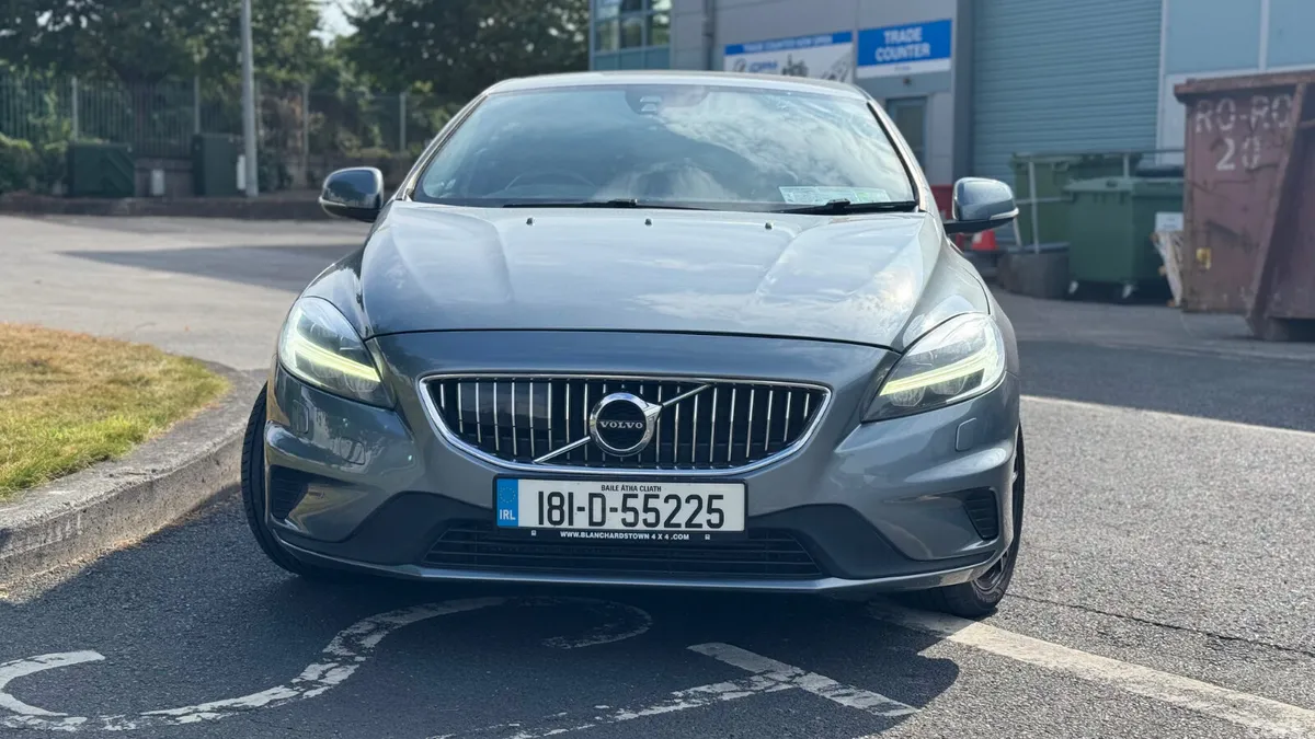 Volvo V40 Hatchback, Diesel, 2018, Grey