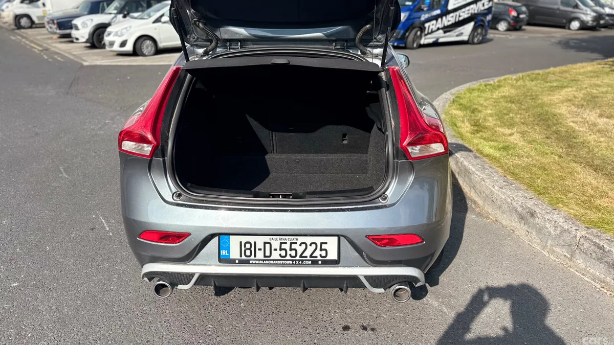 Volvo V40 Hatchback, Diesel, 2018, Grey