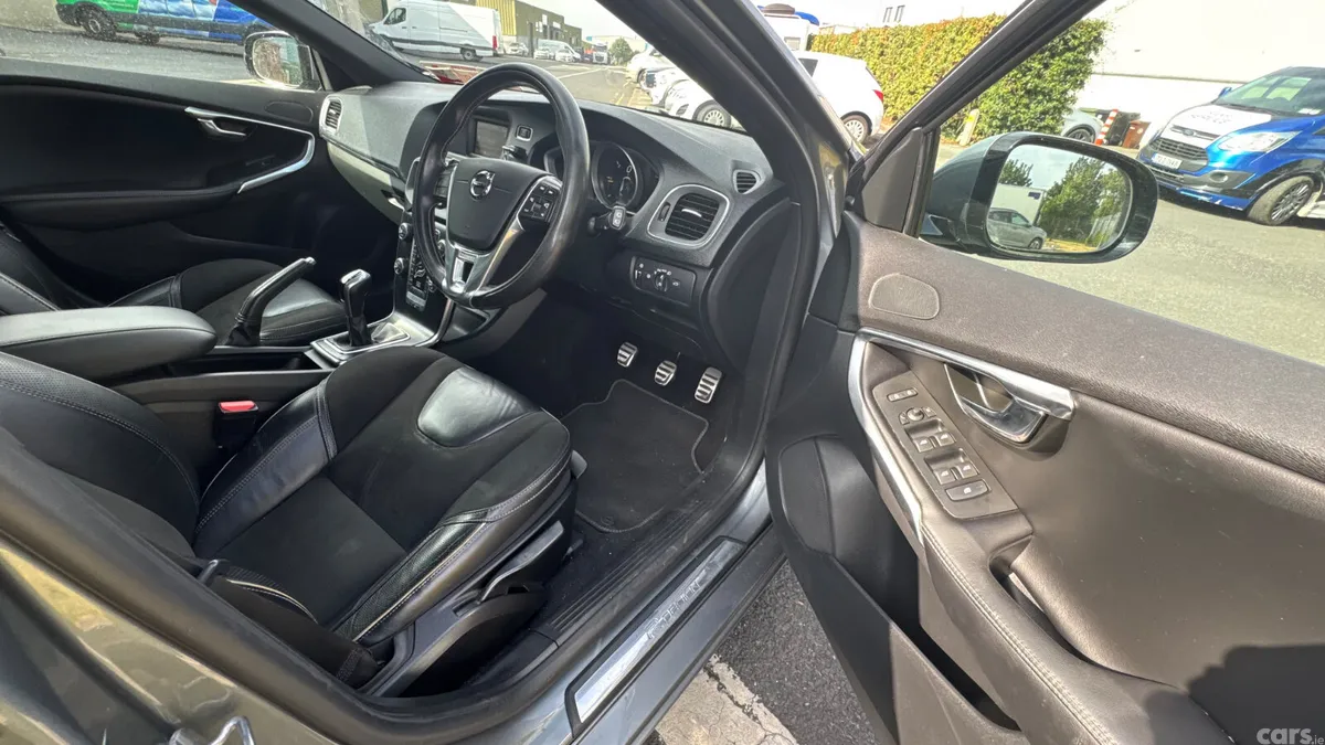 Volvo V40 Hatchback, Diesel, 2018, Grey