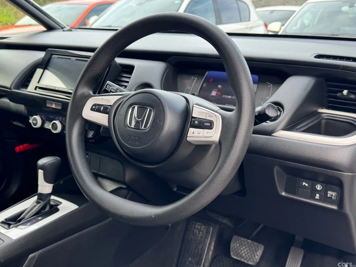 Honda Fit Hatchback, Petrol Hybrid, 2020, White