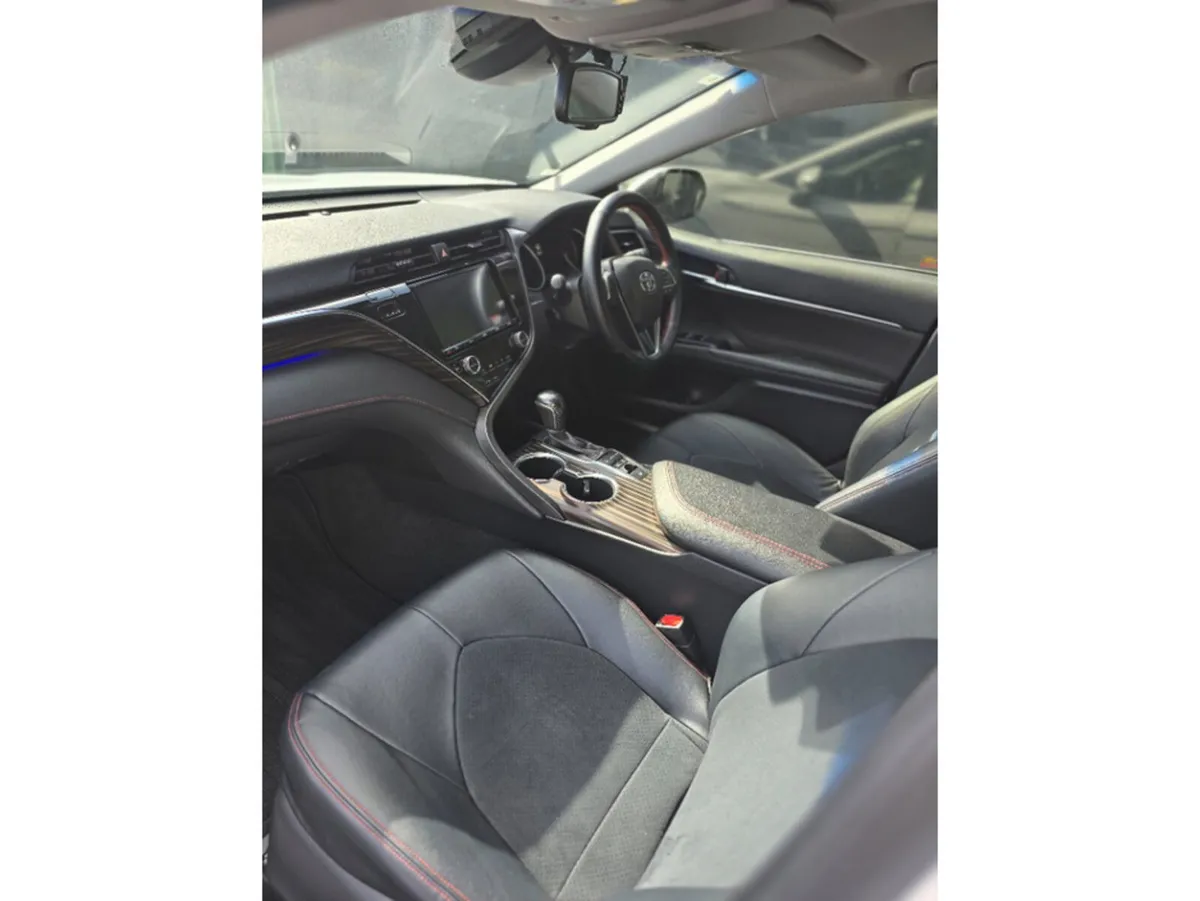 Toyota Camry Saloon, Petrol Hybrid, 2018, White