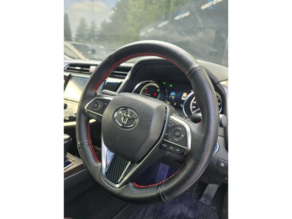 Toyota Camry Saloon, Petrol Hybrid, 2018, White