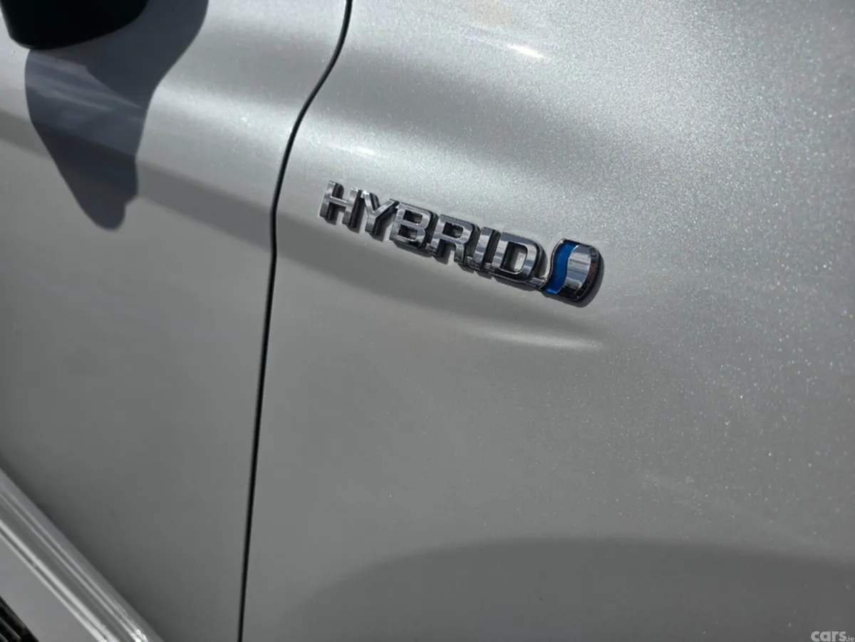 Toyota Camry Saloon, Petrol Hybrid, 2018, White