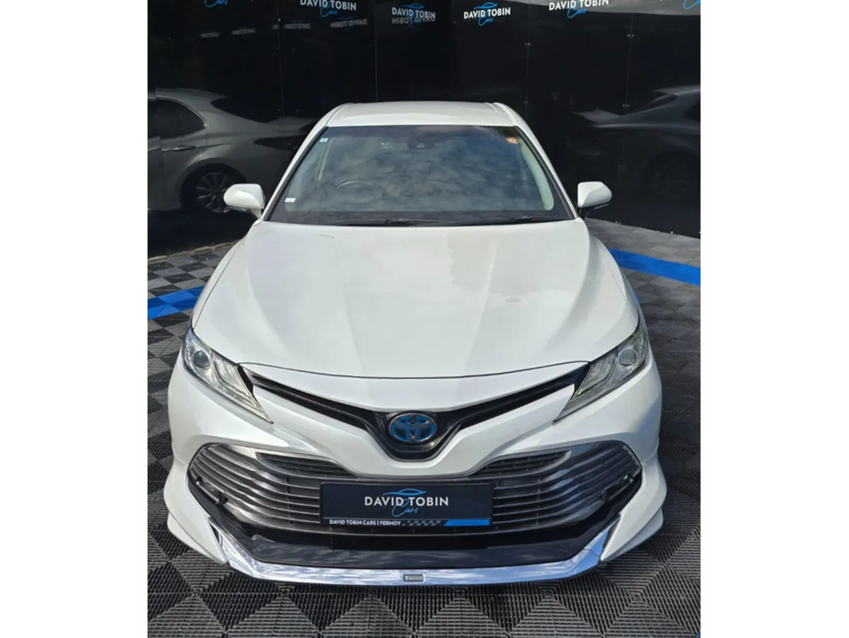 Toyota Camry Saloon, Petrol Hybrid, 2018, White