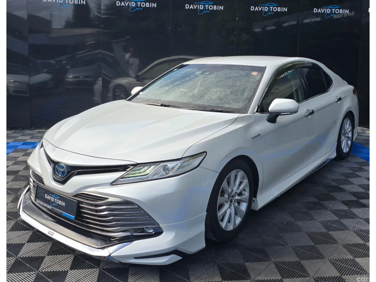 Toyota Camry Saloon, Petrol Hybrid, 2018, White