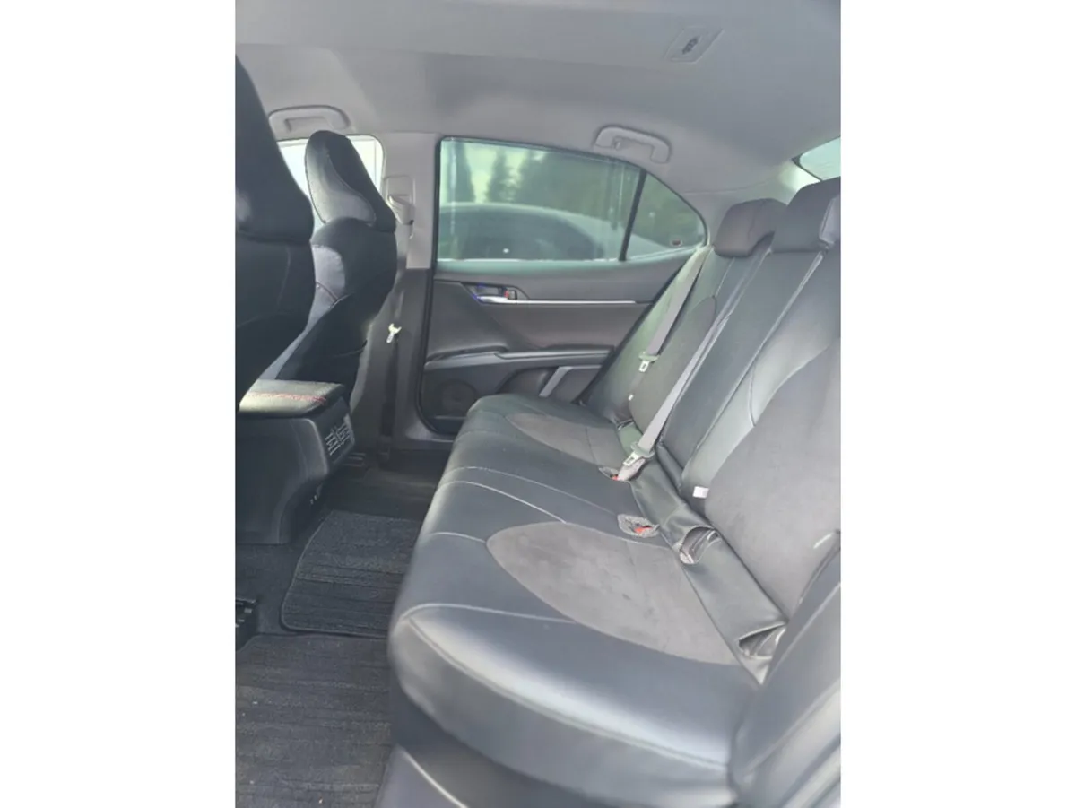 Toyota Camry Saloon, Petrol Hybrid, 2018, White