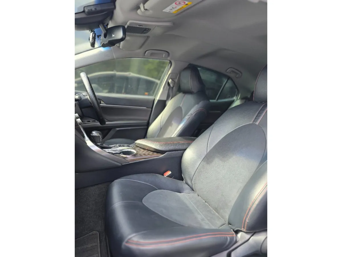 Toyota Camry Saloon, Petrol Hybrid, 2018, White