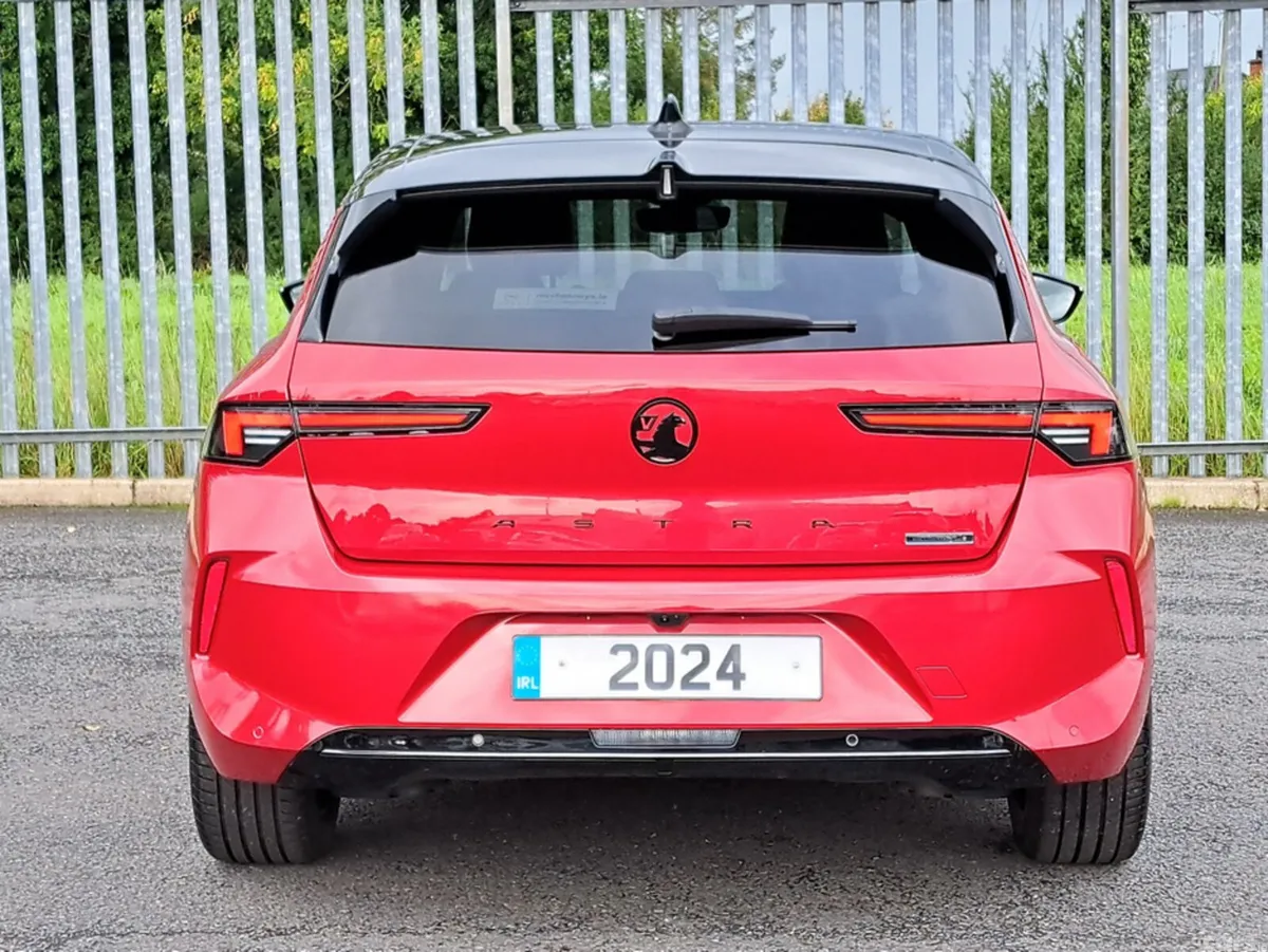 Opel Astra Hatchback, Petrol, 2024, Red