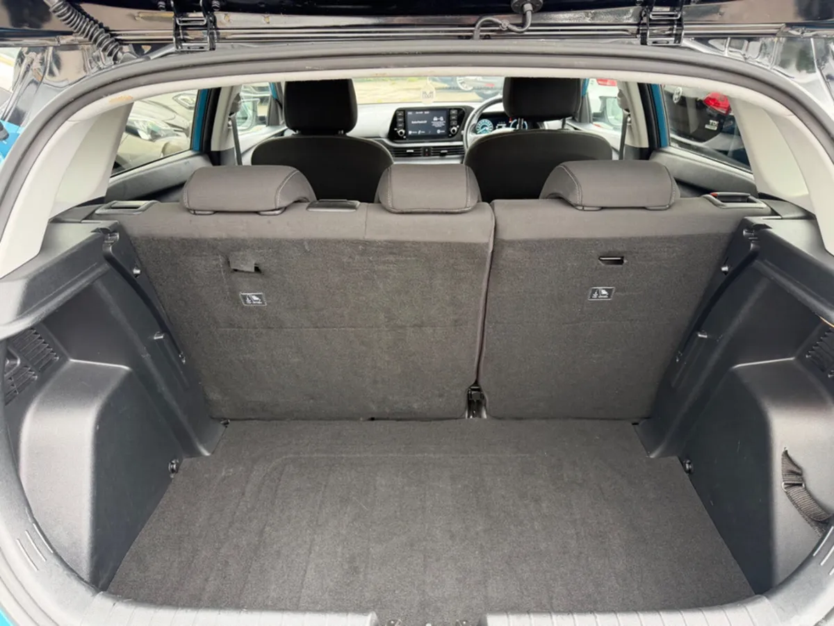 Hyundai i20 Hatchback, Petrol, 2022, Blue