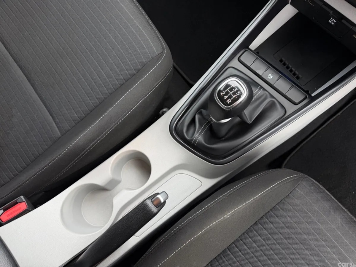 Hyundai i20 Hatchback, Petrol, 2022, Blue