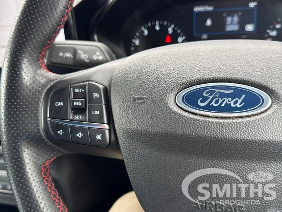 Ford Focus Hatchback, Petrol, 2024, Grey