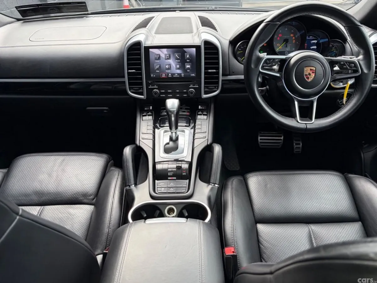 Porsche Cayenne SUV, Petrol Plug-in Hybrid, 2017, Grey