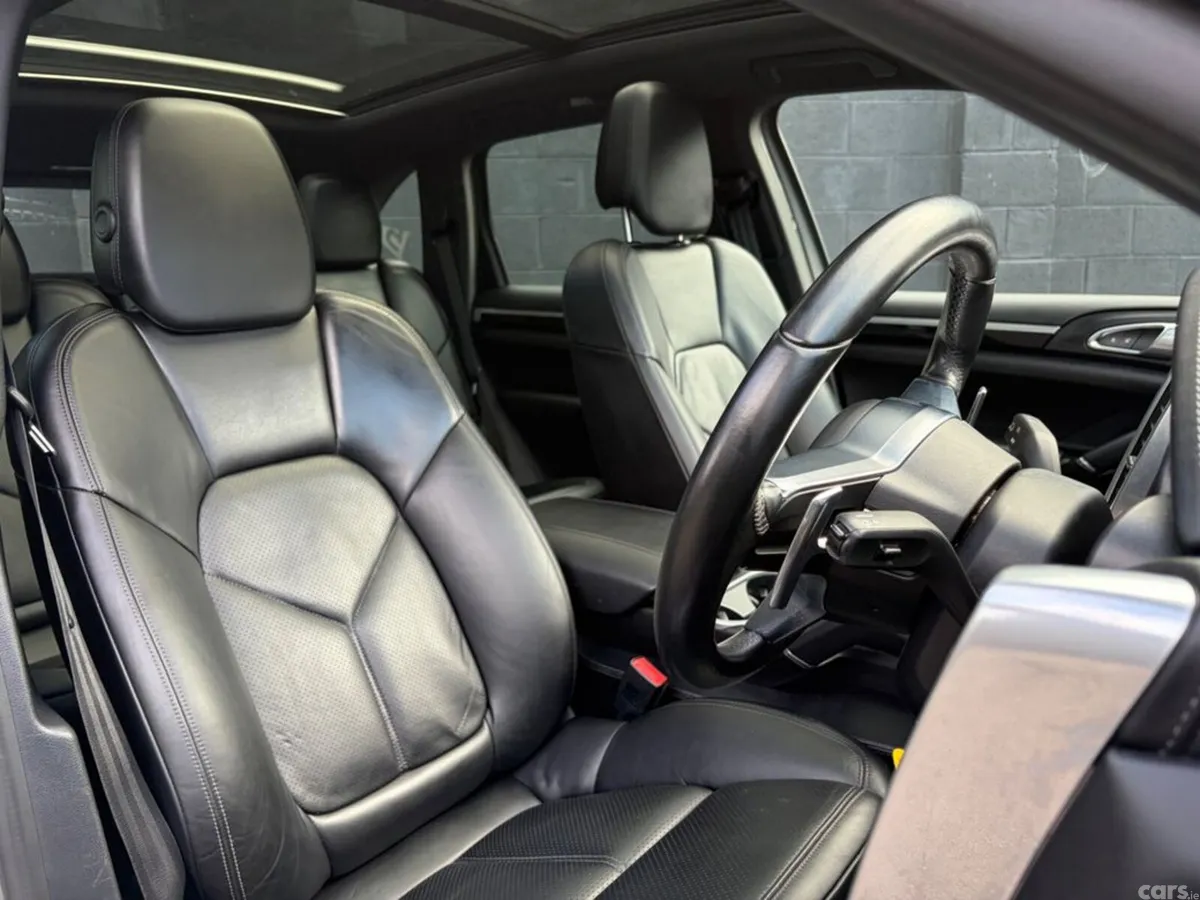 Porsche Cayenne SUV, Petrol Plug-in Hybrid, 2017, Grey