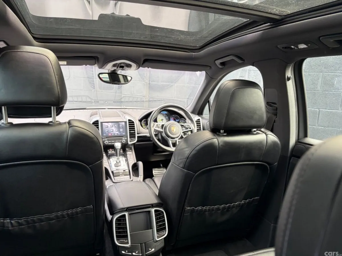 Porsche Cayenne SUV, Petrol Plug-in Hybrid, 2017, Grey
