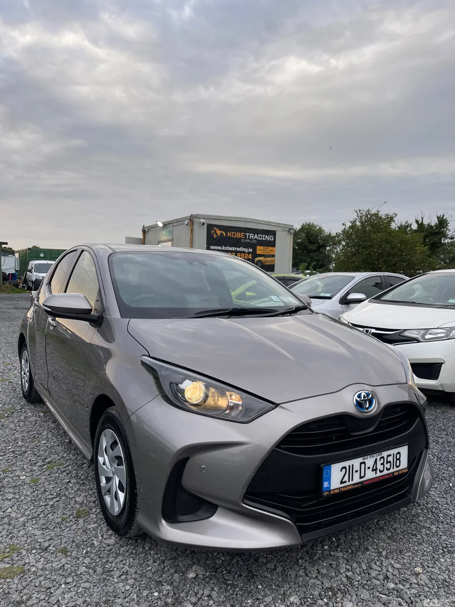 Toyota Yaris Hatchback, Petrol Hybrid, 2021, Brown