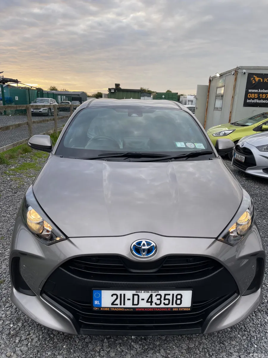 Toyota Yaris Hatchback, Petrol Hybrid, 2021, Brown