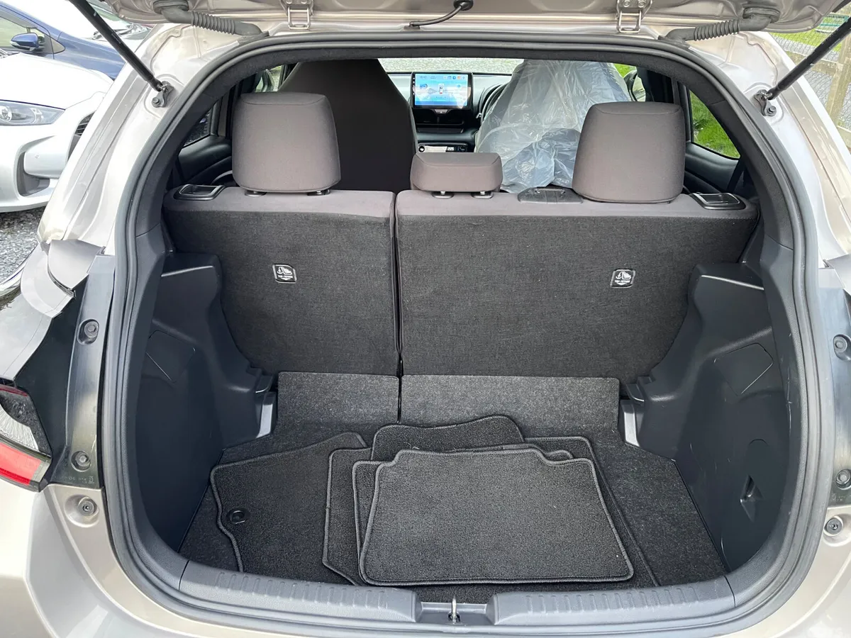 Toyota Yaris Hatchback, Petrol Hybrid, 2021, Brown
