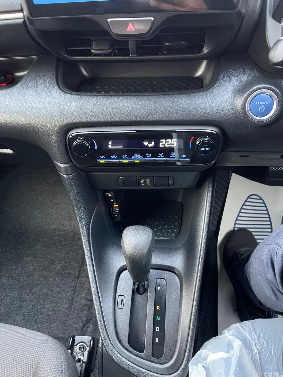 Toyota Yaris Hatchback, Petrol Hybrid, 2021, Brown