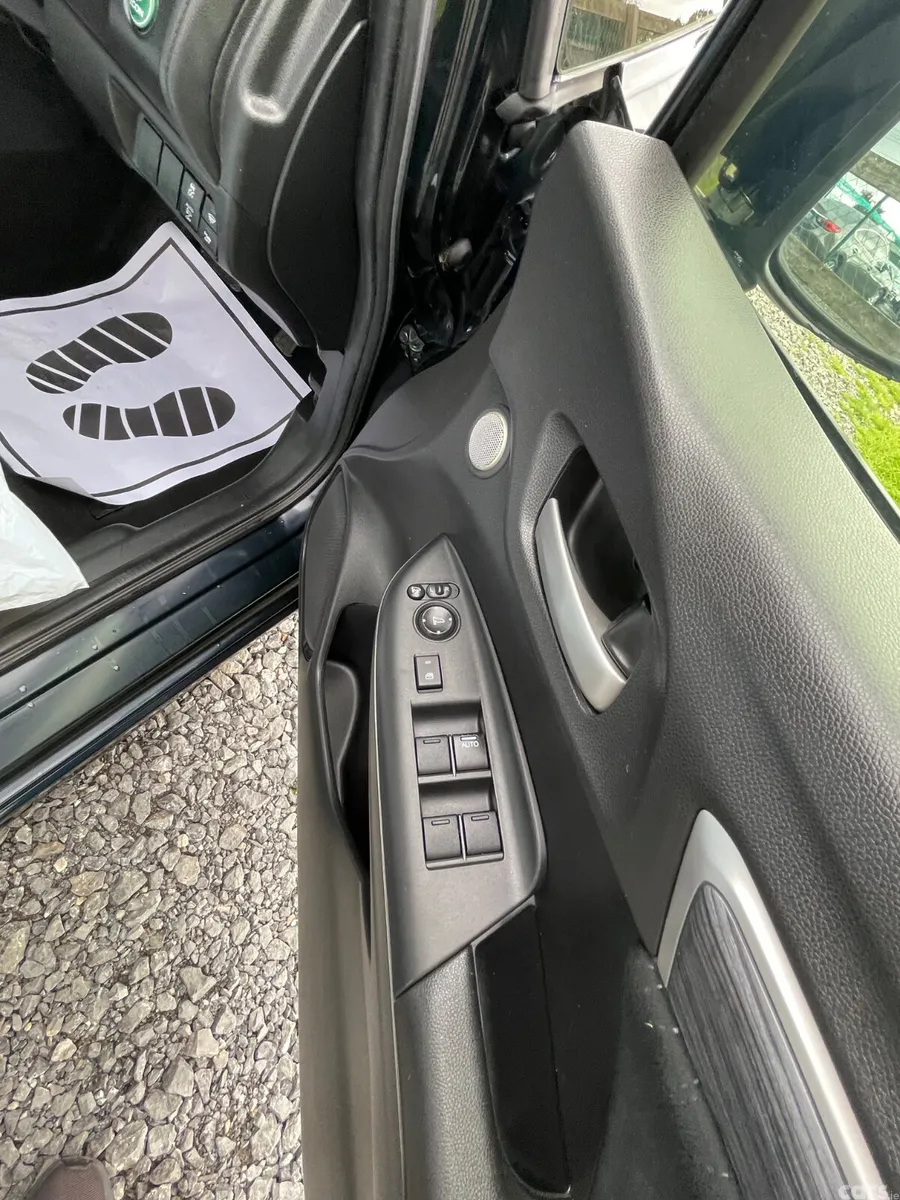 Honda Shuttle MPV, Petrol Hybrid, 2015, Blue