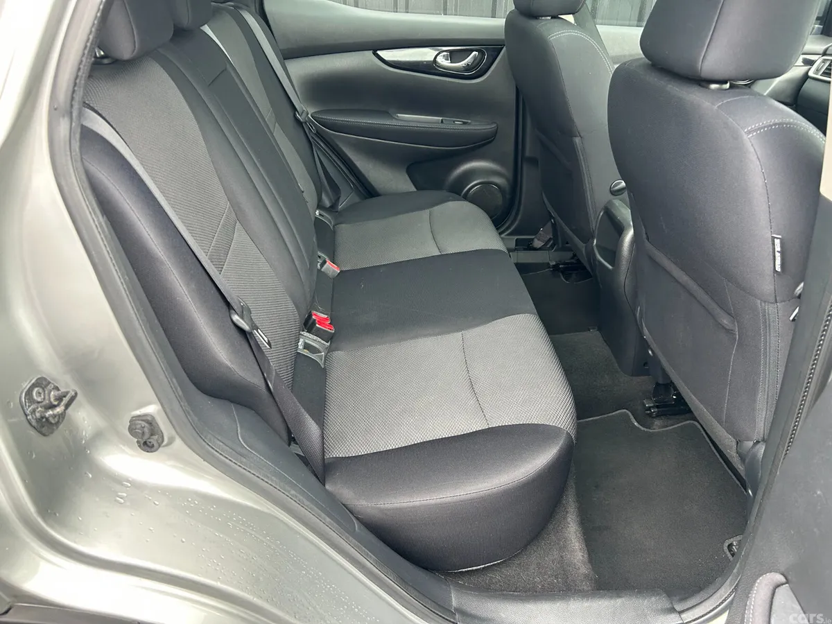 Nissan Qashqai Hatchback, Diesel, 2016, Silver