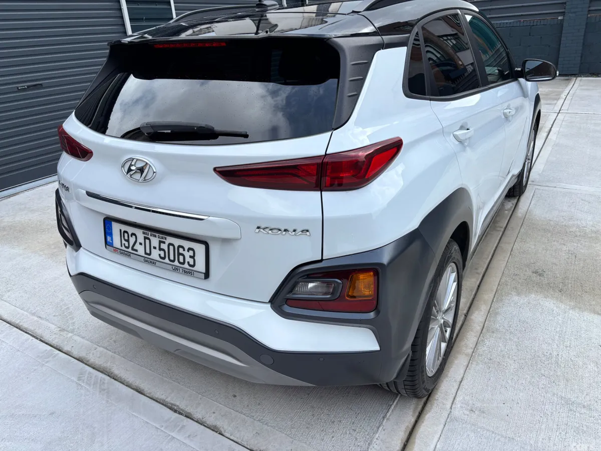 Hyundai KONA MPV, Petrol, 2019, White