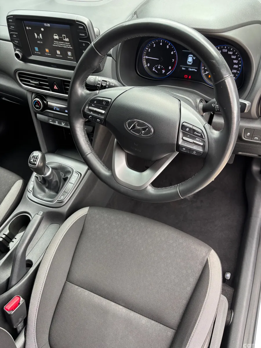 Hyundai KONA MPV, Petrol, 2019, White