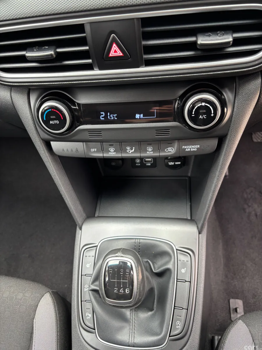 Hyundai KONA MPV, Petrol, 2019, White