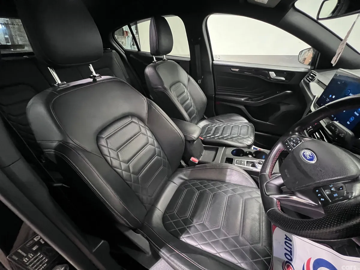 Ford Focus Hatchback, Diesel, 2022, Black