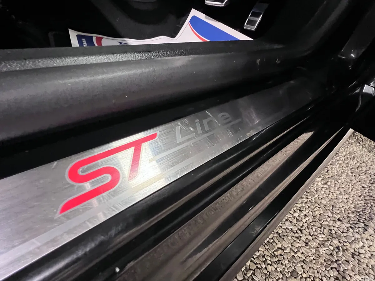 Ford Focus Hatchback, Diesel, 2022, Black