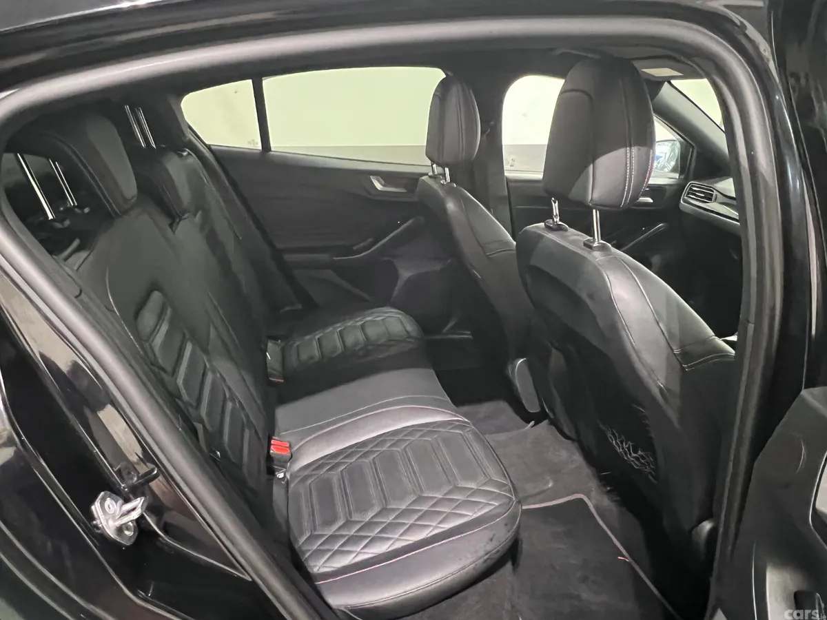 Ford Focus Hatchback, Diesel, 2022, Black
