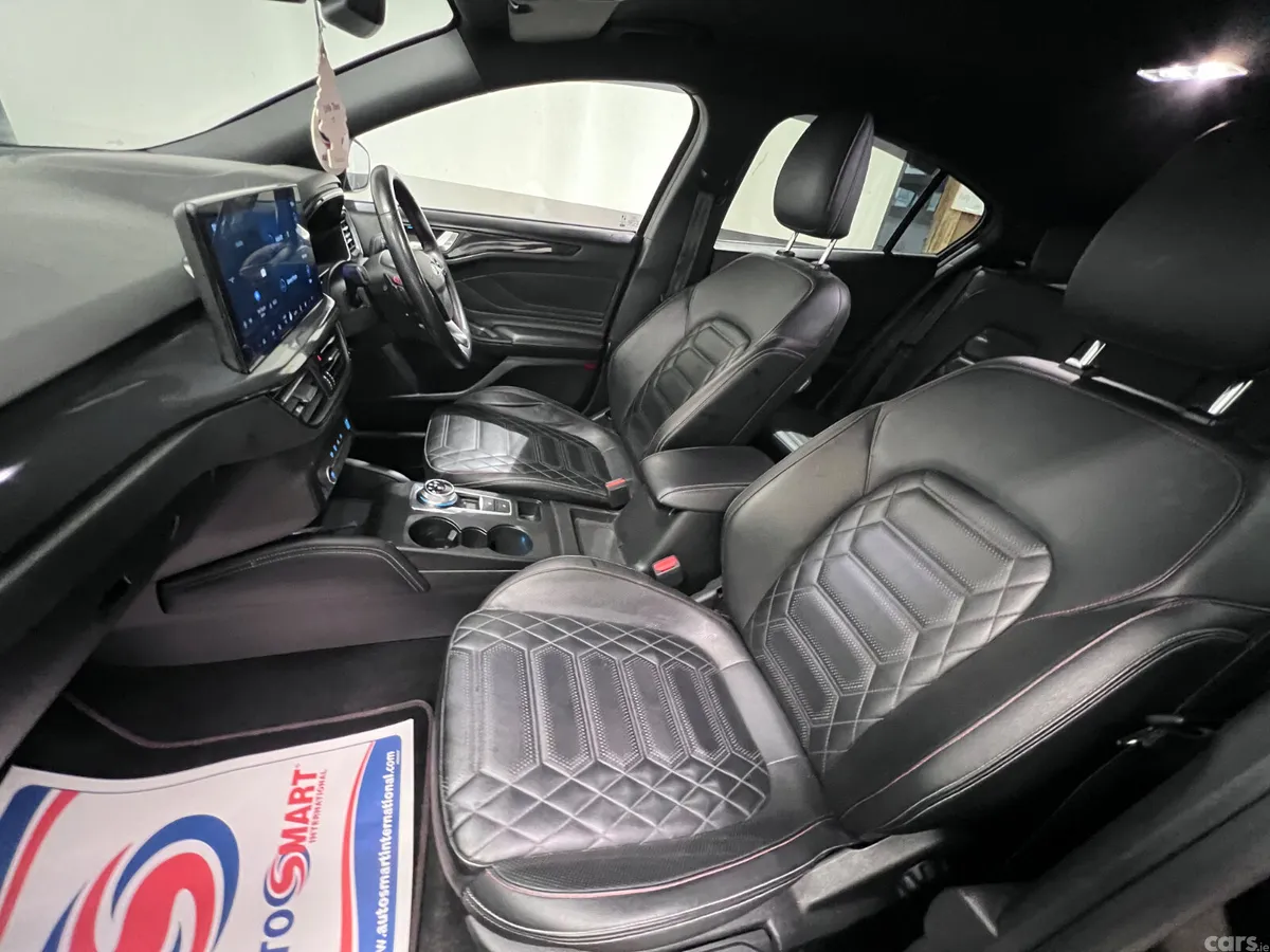 Ford Focus Hatchback, Diesel, 2022, Black