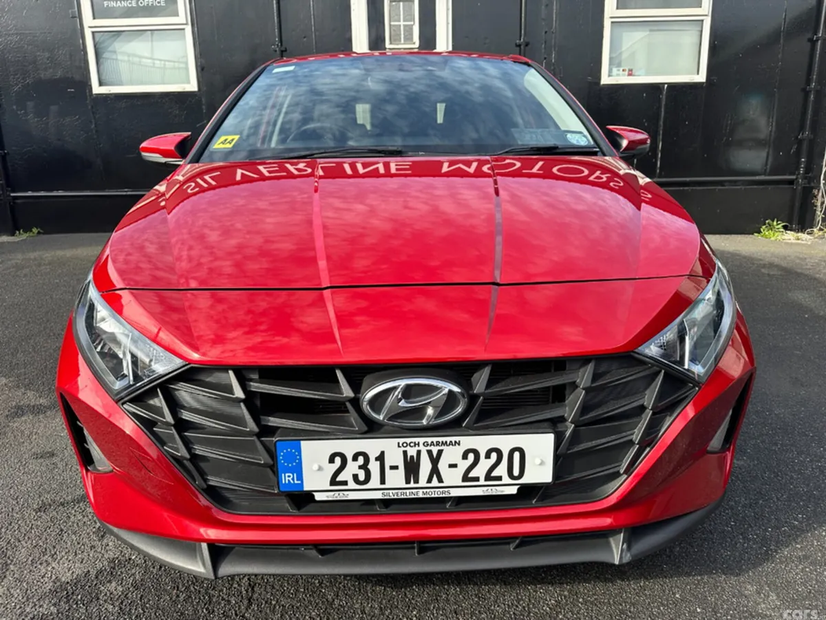 Hyundai i20 Hatchback, Petrol, 2023, Red
