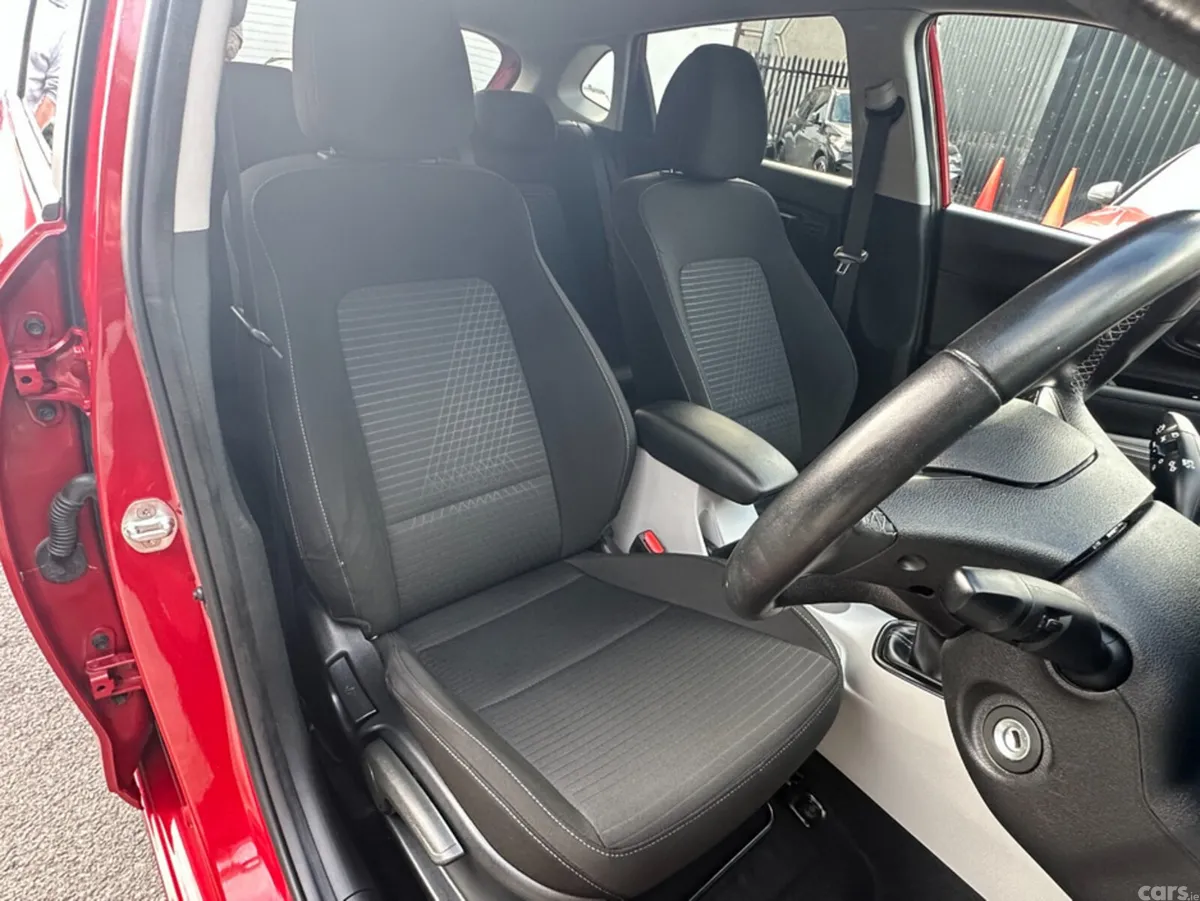 Hyundai i20 Hatchback, Petrol, 2023, Red