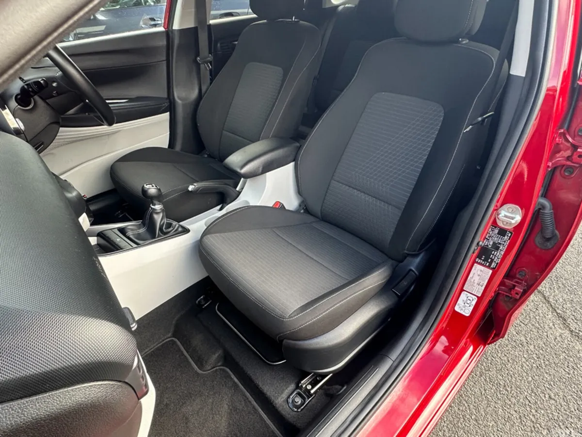 Hyundai i20 Hatchback, Petrol, 2023, Red