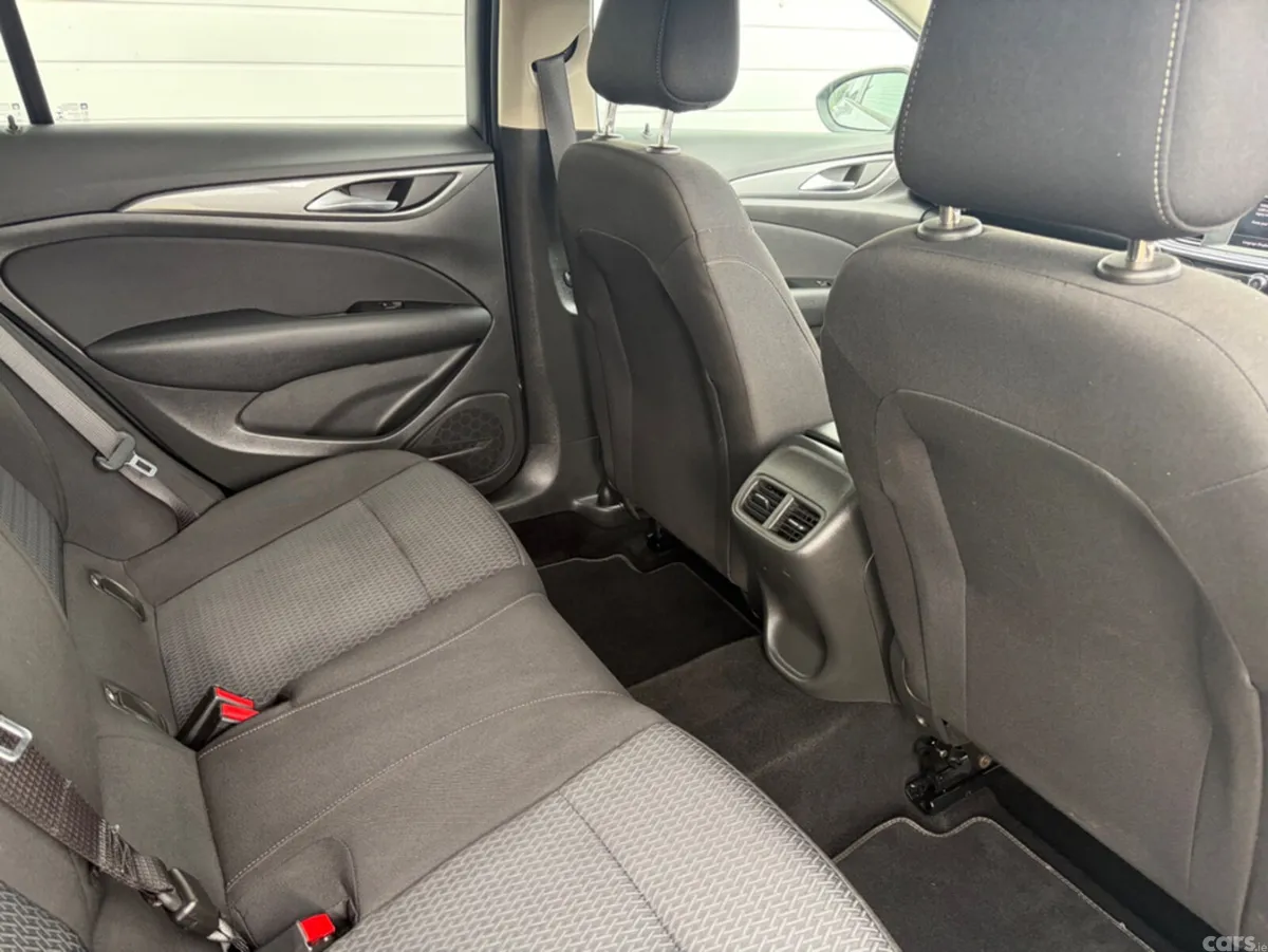 Opel Insignia Hatchback, Diesel, 2021, Grey
