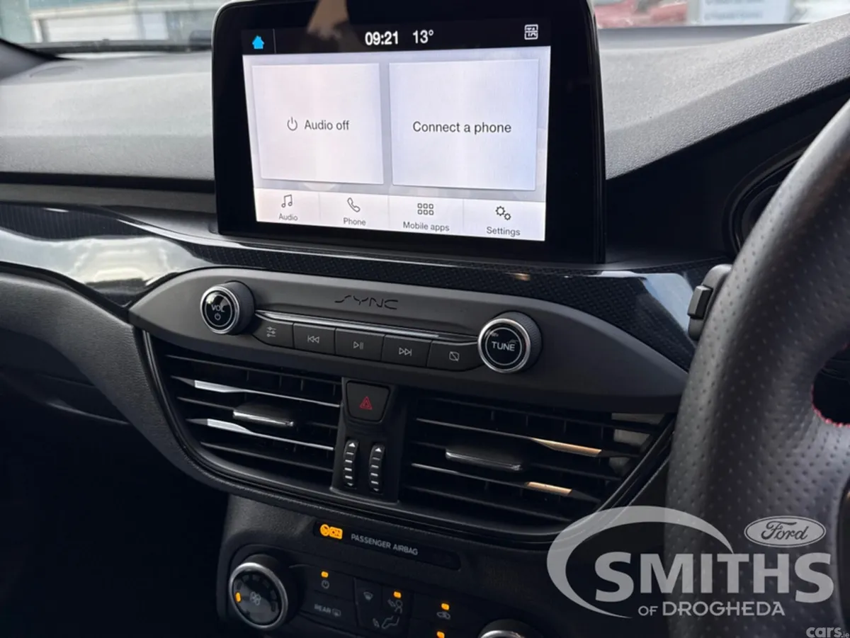 Ford Focus Hatchback, Petrol, 2019, White